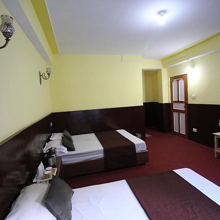 ดีไลท์ รอยัล ลาเชน Hotel ภายนอก รูปภาพ