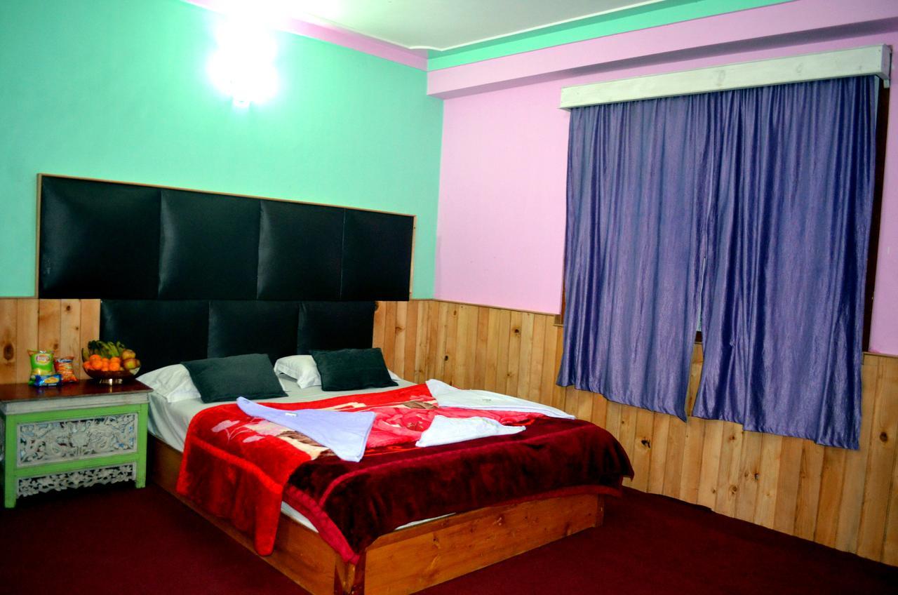 ดีไลท์ รอยัล ลาเชน Hotel ภายนอก รูปภาพ