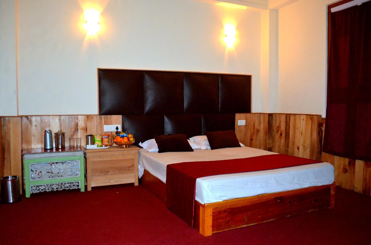 ดีไลท์ รอยัล ลาเชน Hotel ภายนอก รูปภาพ