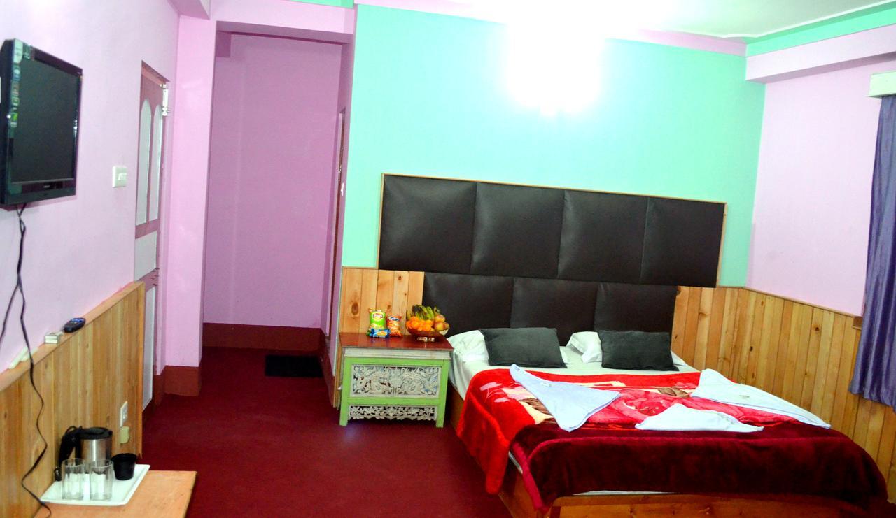 ดีไลท์ รอยัล ลาเชน Hotel ภายนอก รูปภาพ