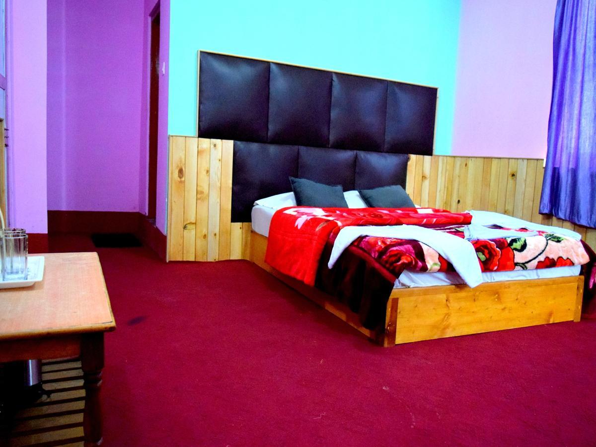 ดีไลท์ รอยัล ลาเชน Hotel ภายนอก รูปภาพ