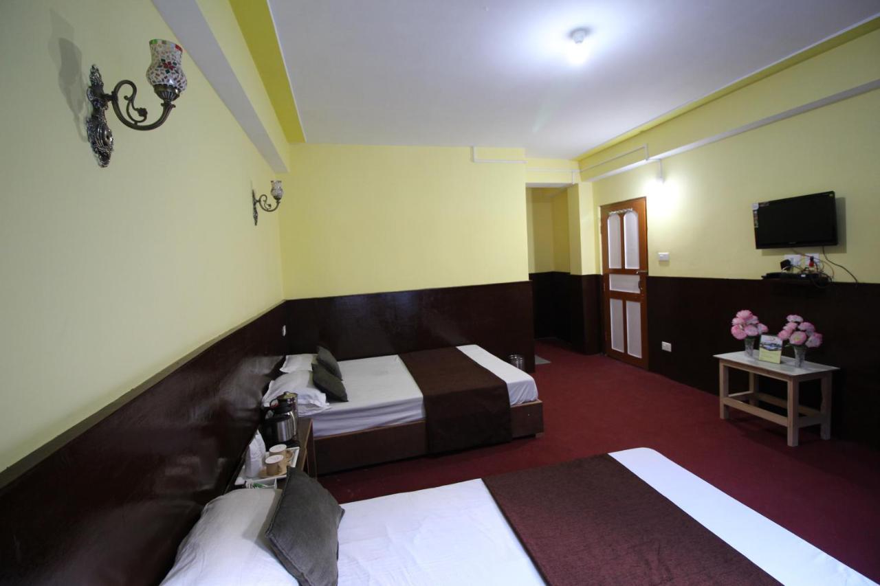 ดีไลท์ รอยัล ลาเชน Hotel ภายนอก รูปภาพ