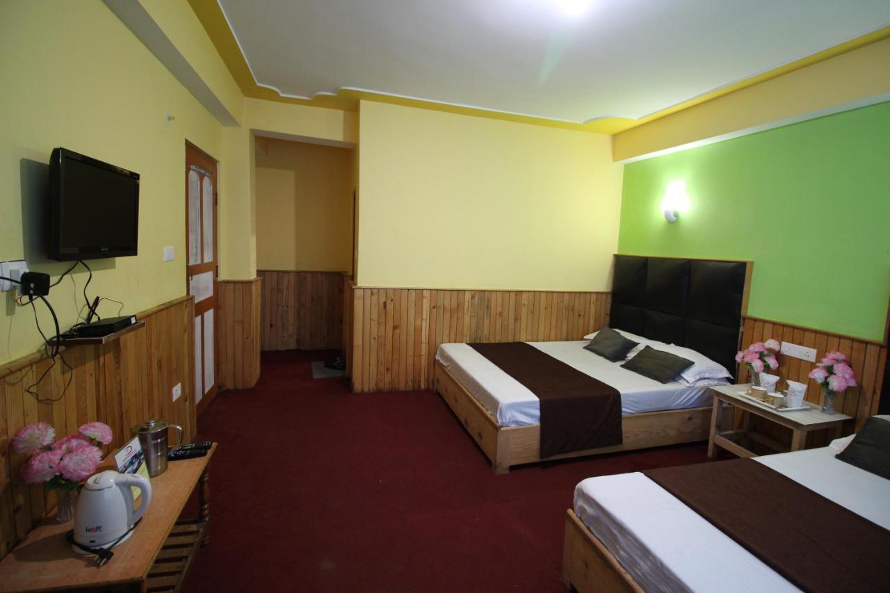 ดีไลท์ รอยัล ลาเชน Hotel ภายนอก รูปภาพ