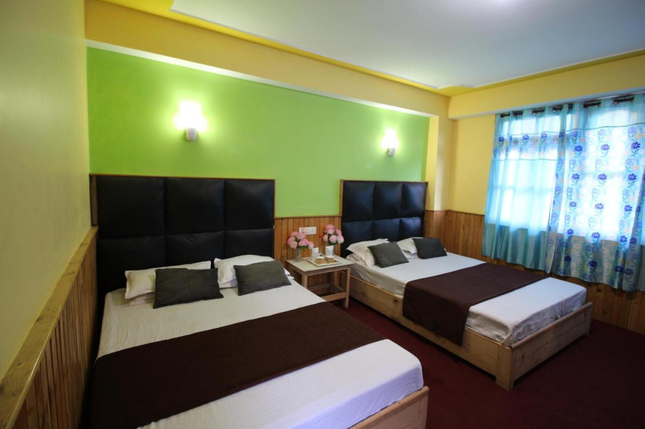 ดีไลท์ รอยัล ลาเชน Hotel ภายนอก รูปภาพ