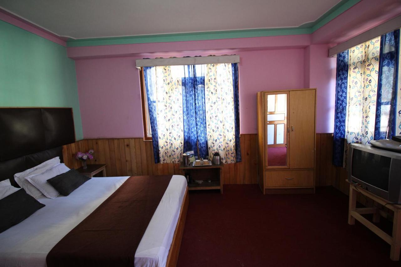 ดีไลท์ รอยัล ลาเชน Hotel ภายนอก รูปภาพ