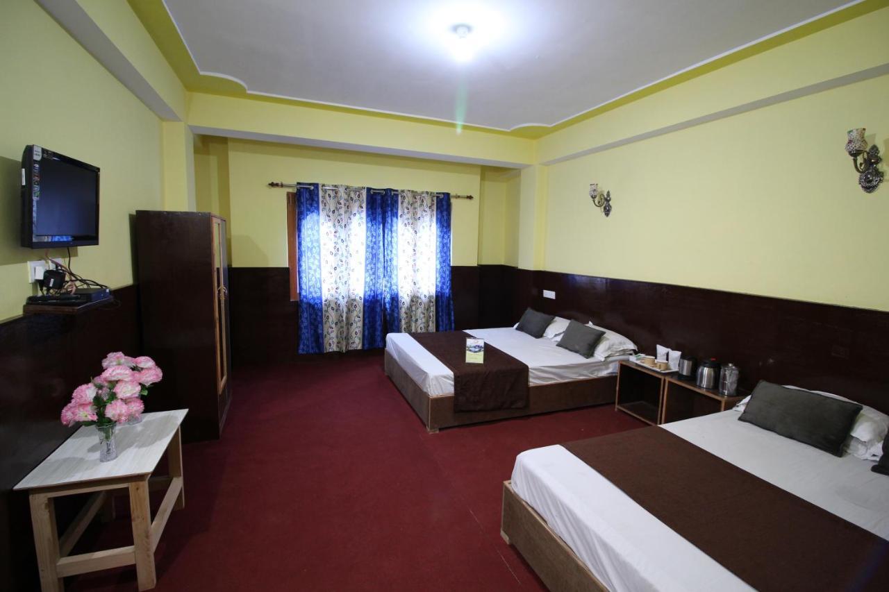 ดีไลท์ รอยัล ลาเชน Hotel ภายนอก รูปภาพ