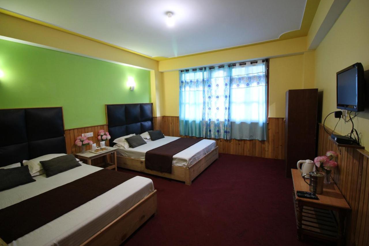ดีไลท์ รอยัล ลาเชน Hotel ภายนอก รูปภาพ