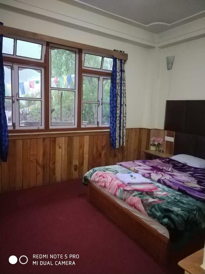 ดีไลท์ รอยัล ลาเชน Hotel ภายนอก รูปภาพ